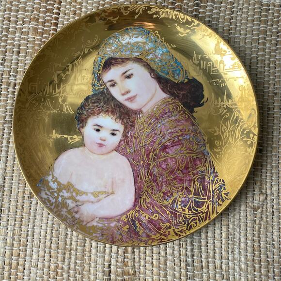 Vtg Edna Hibel And Unto Us a Child is Given Porcelain Plate 1994 Wood Frame - Picture 3 of 14
